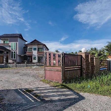 Nurbayu Chalet, Kemaman Kuantan Exterior photo
